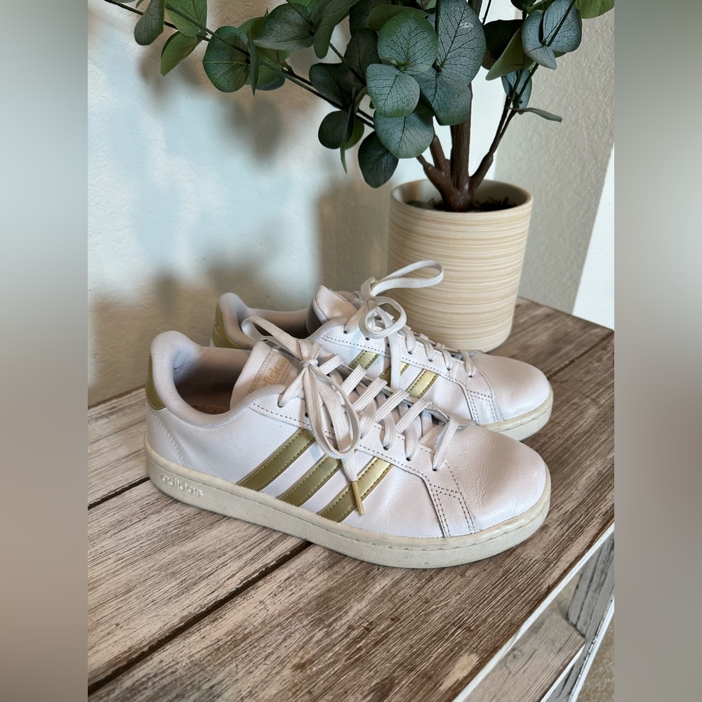 Adidas 3 stripe gold classic cloud foam women’s shoes - size 8